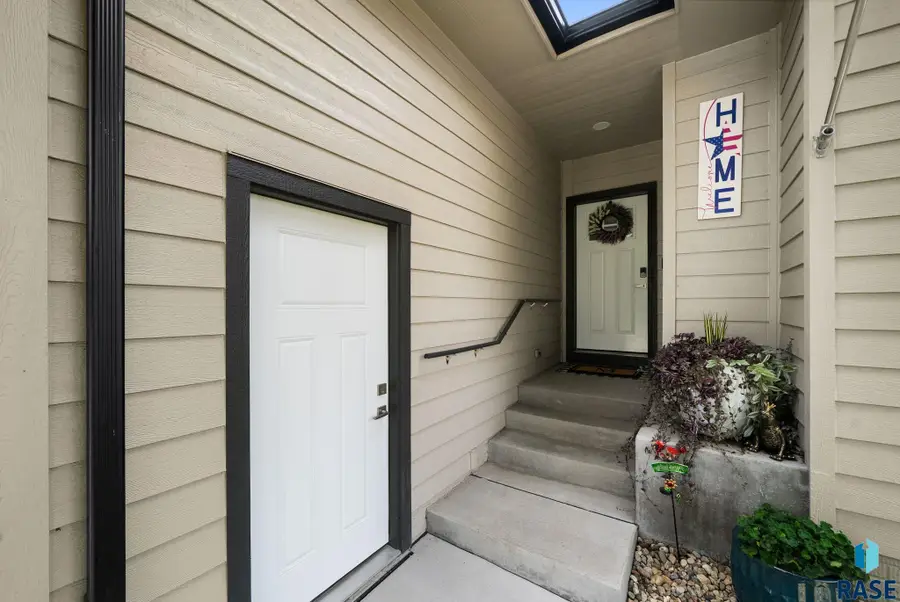 703 N Marquette Ave, Sioux Falls, SD 57110 - #2