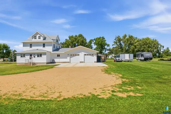 400 2nd St S, Brandt, SD 57218