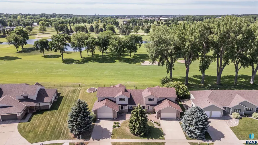 4001 W Newcomb St, Sioux Falls, SD 57106 - #2