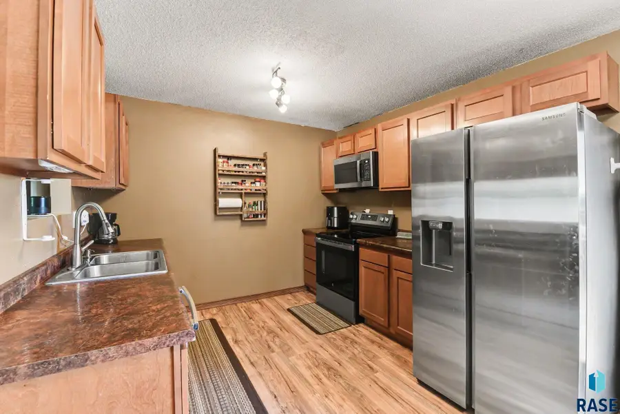 4805 W St James Dr, Sioux Falls, SD 57106 - #3