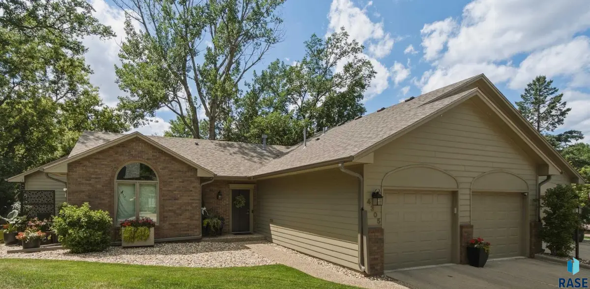 4305 S Dakota Pl, Sioux Falls, SD 57105 - #1