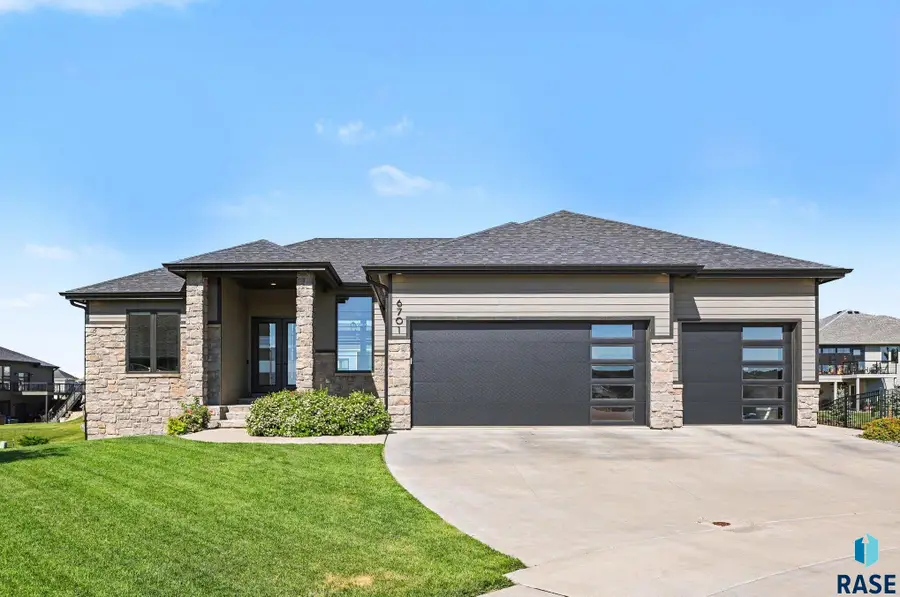 6701 E Spitfire Cir, Sioux Falls, SD 57110 - #2