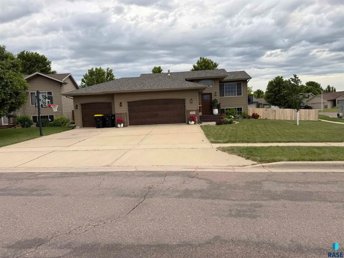 4720 S Vista Park Ave, Sioux Falls, SD 57106 - #1