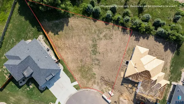 429 Blue Ox Cir, Harrisburg, SD 57032