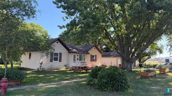 302 N 2nd St, Beresford, SD 57004