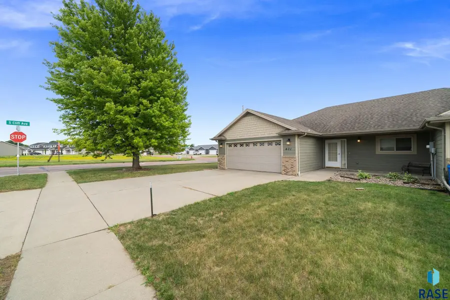 401 Cypress Cir, Harrisburg, SD 57032 - #2