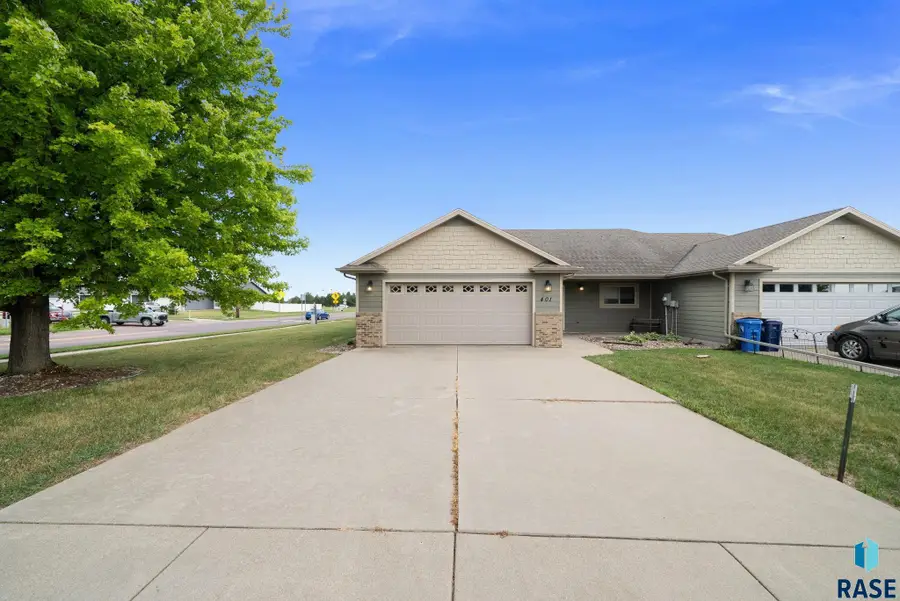 401 Cypress Cir, Harrisburg, SD 57032 - #3
