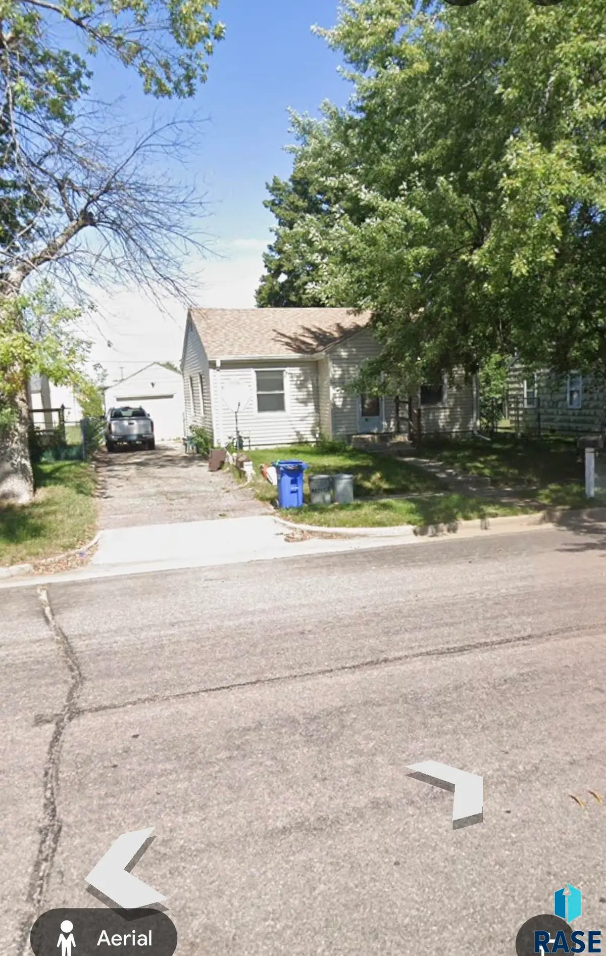 616 W 43rd St, Sioux Falls, SD 57105 - #1