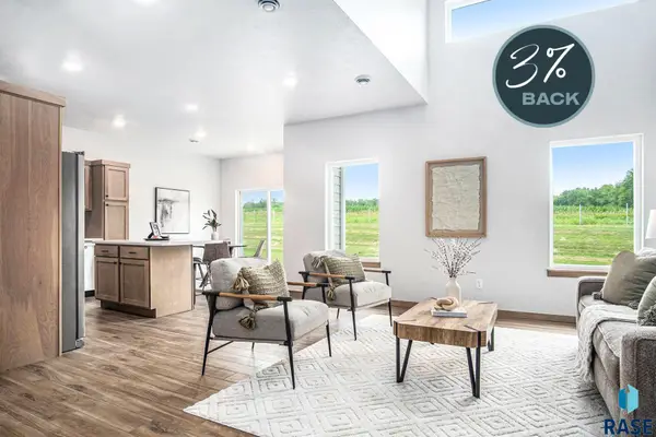 8007 E Tencate Pl, Sioux Falls, SD 57110