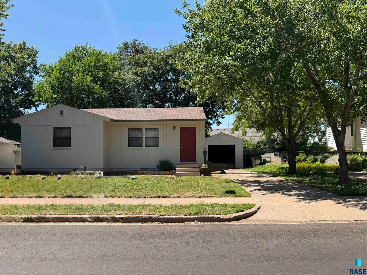425 S Garfield Ave, Sioux Falls, SD 57104 - #1