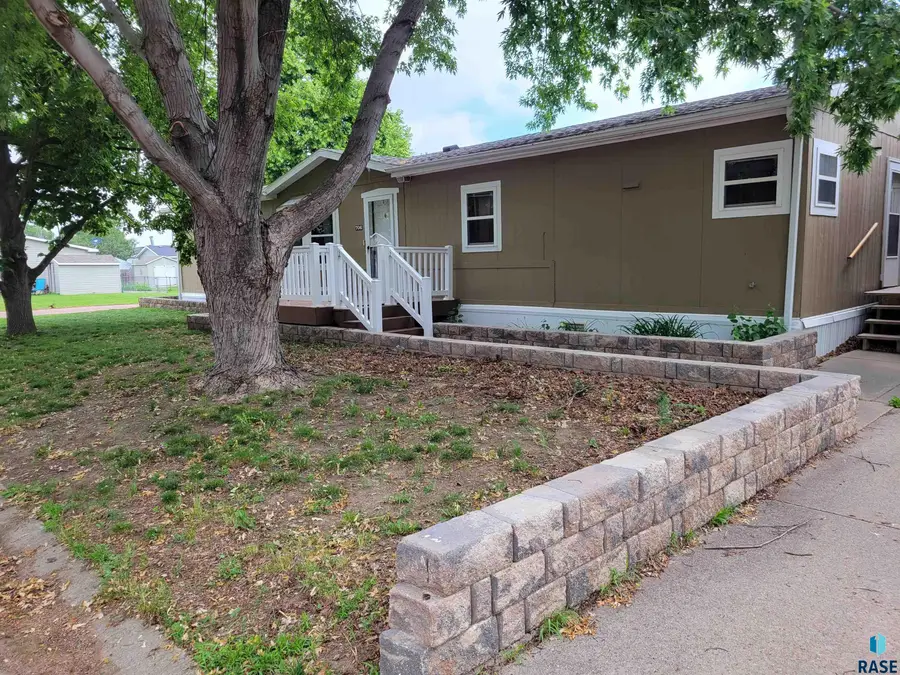 706 N Mallard Pl, Sioux Falls, SD 57107 - #2