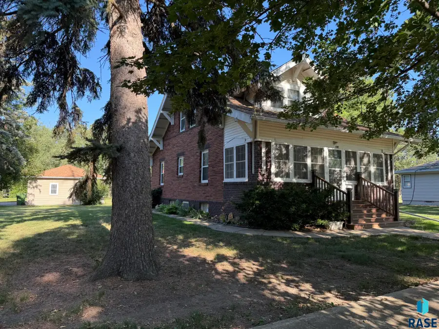 904 S Cherry St, Freeman, SD 57029 - #2