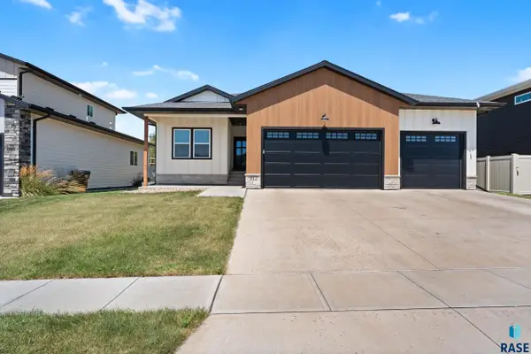 612 E Lakeview Dr, Brandon, SD 57005
