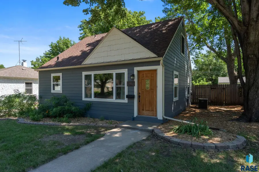 1732 S Van Eps Ave, Sioux Falls, SD 57105 - #2