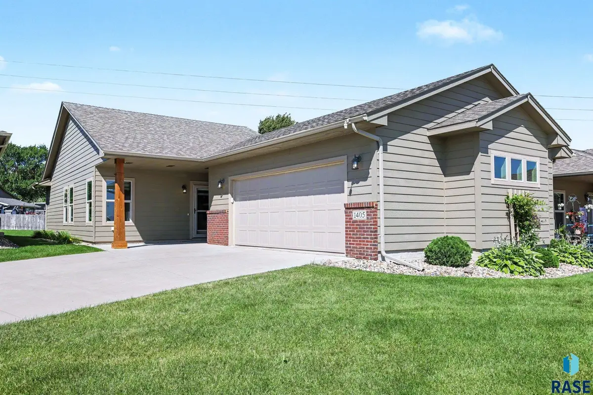1405 S Foss Ave, Sioux Falls, SD 57110 - #1