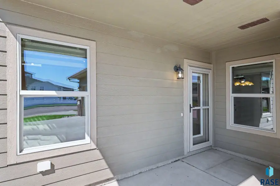 1405 S Foss Ave, Sioux Falls, SD 57110 - #2
