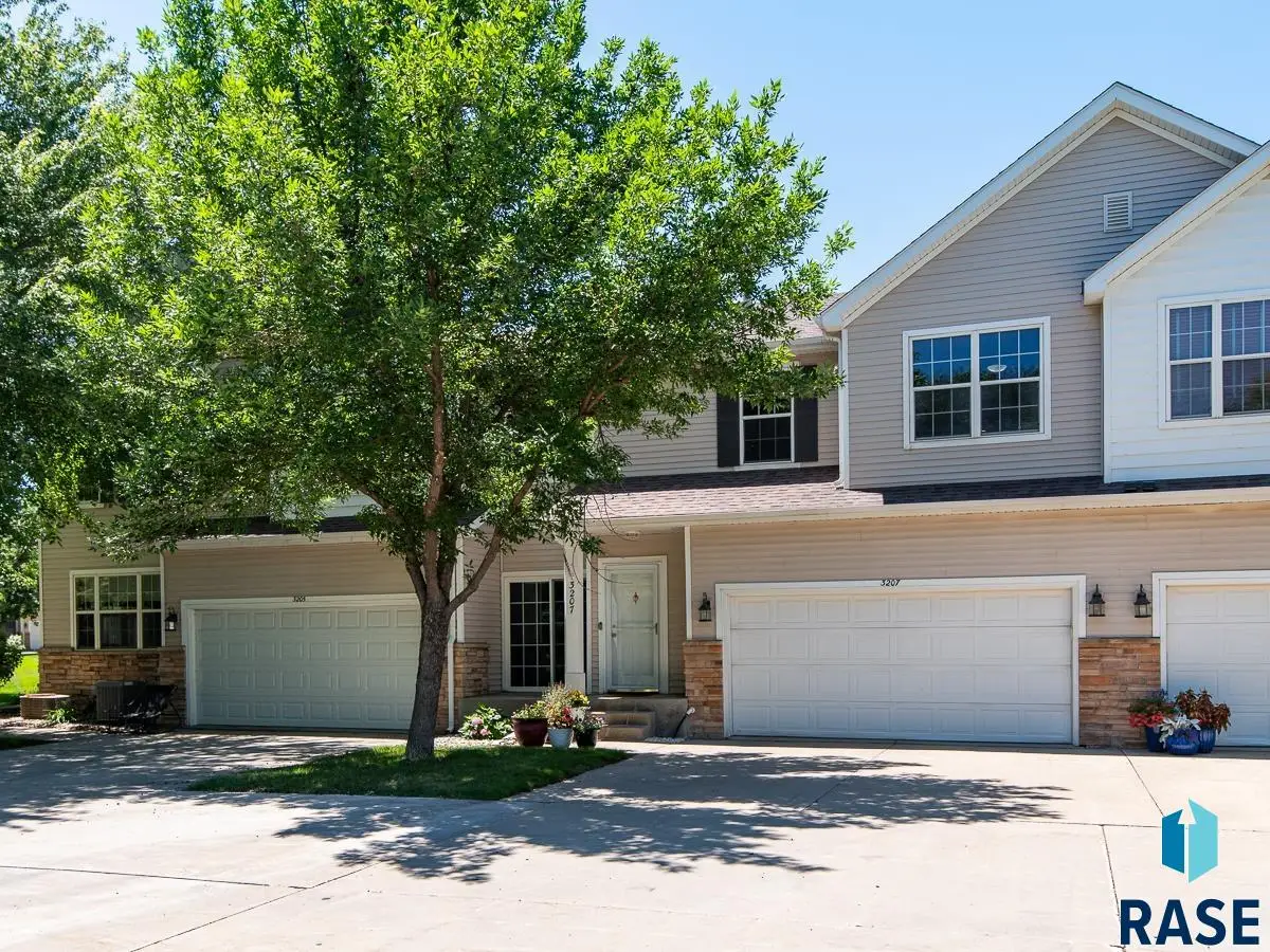 3207 W Ralph Rogers Rd, Sioux Falls, SD 57108 - #1