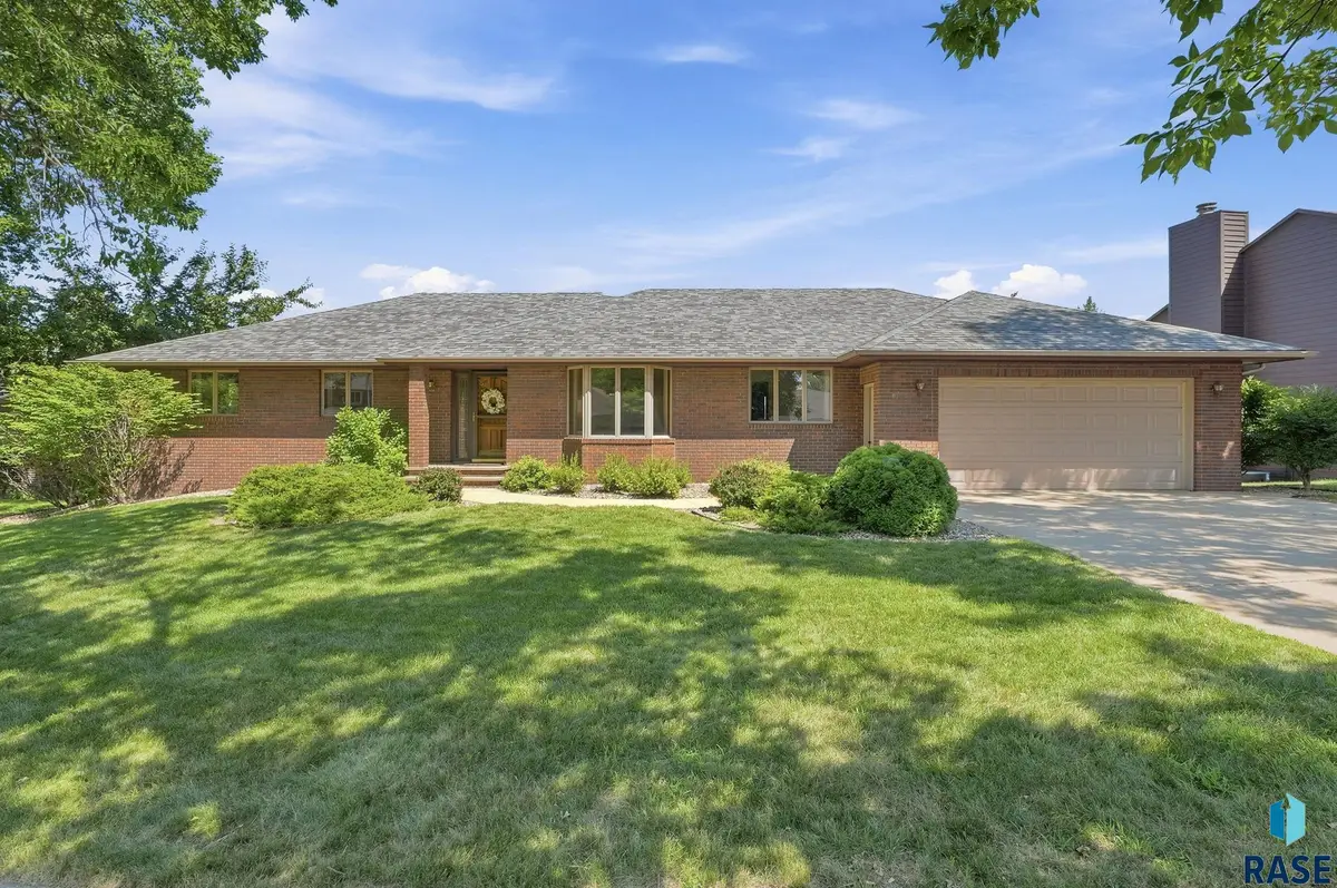 4700 S Deerfield Cir, Sioux Falls, SD 57105 - #1