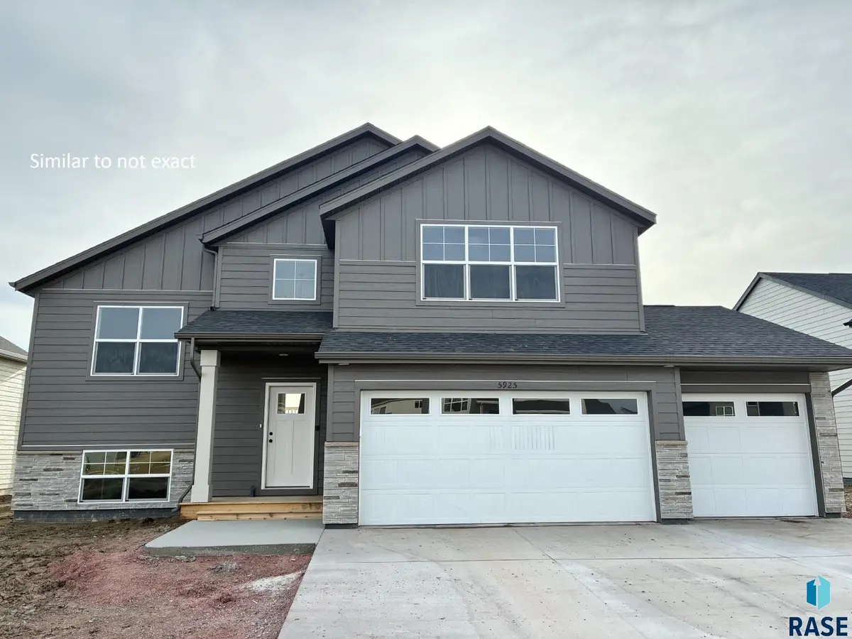 5612 E Ashwood Cir, Sioux Falls, SD 57108 - #1