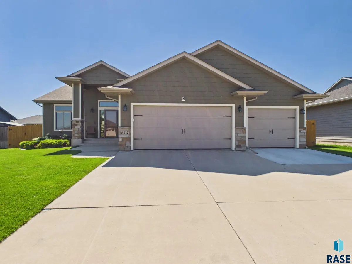 5417 S Breezeway Ave, Sioux Falls, SD 57108 - #1