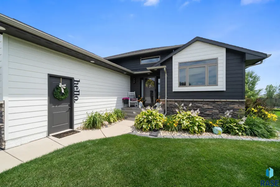 6717 Dugout Ln, Sioux Falls, SD 57110 - #2