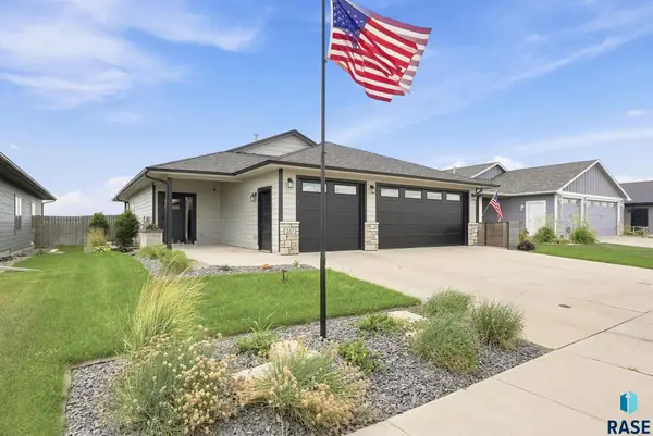 217 Devitt Dr, Harrisburg, SD 57032
