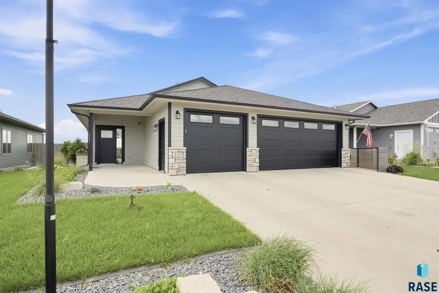 217 Devitt Dr, Harrisburg, SD 57032 - #2