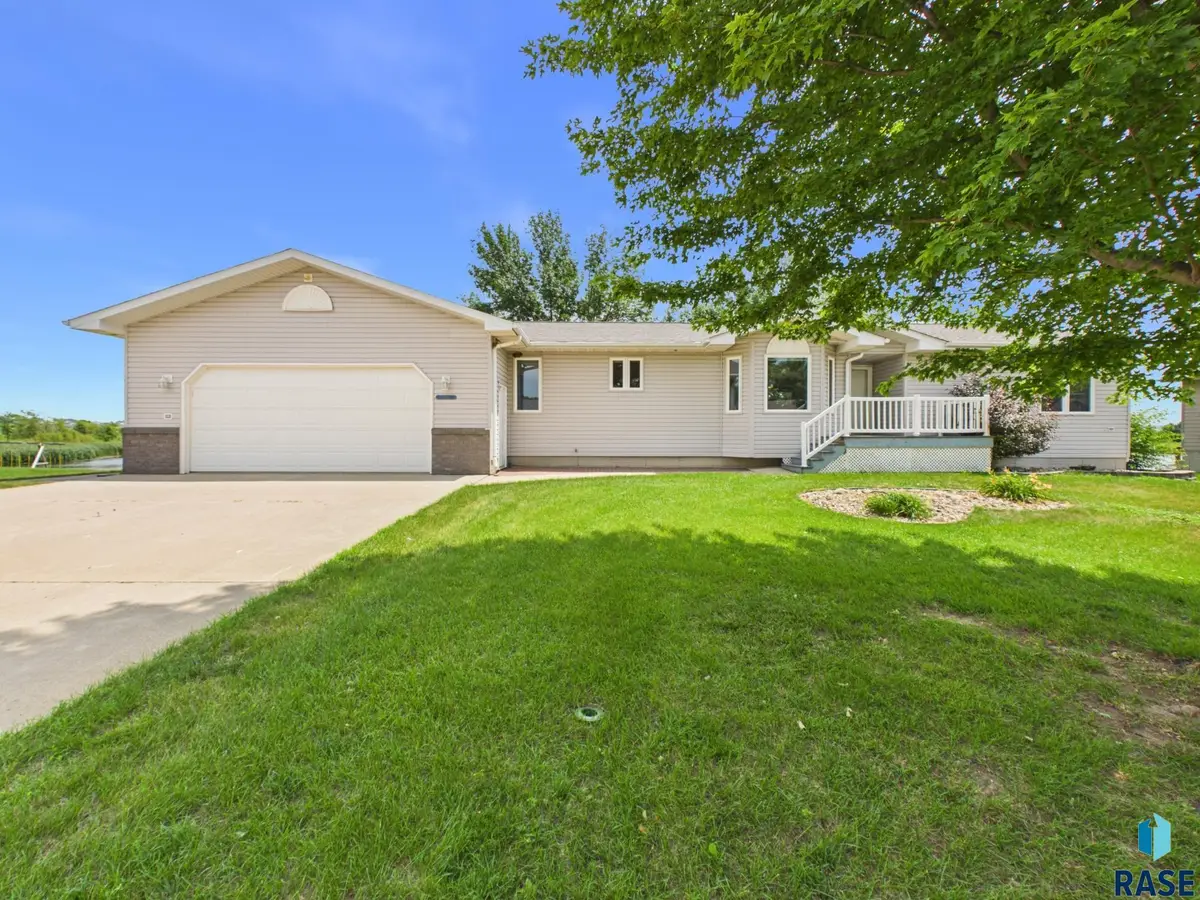 1511 Holiday Dr, Canton, SD 57013 - #1