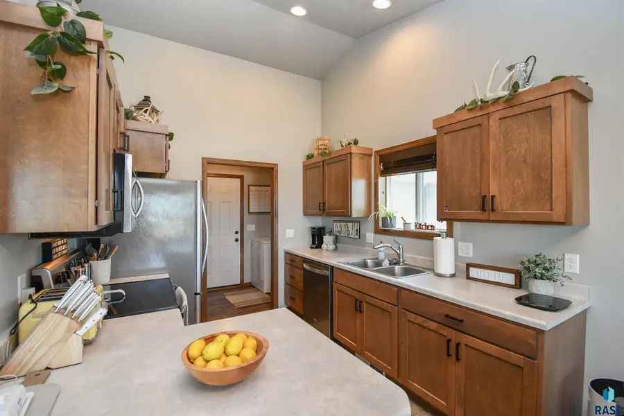 1316 N Archer Dr, Sioux Falls, SD 57103 - #2
