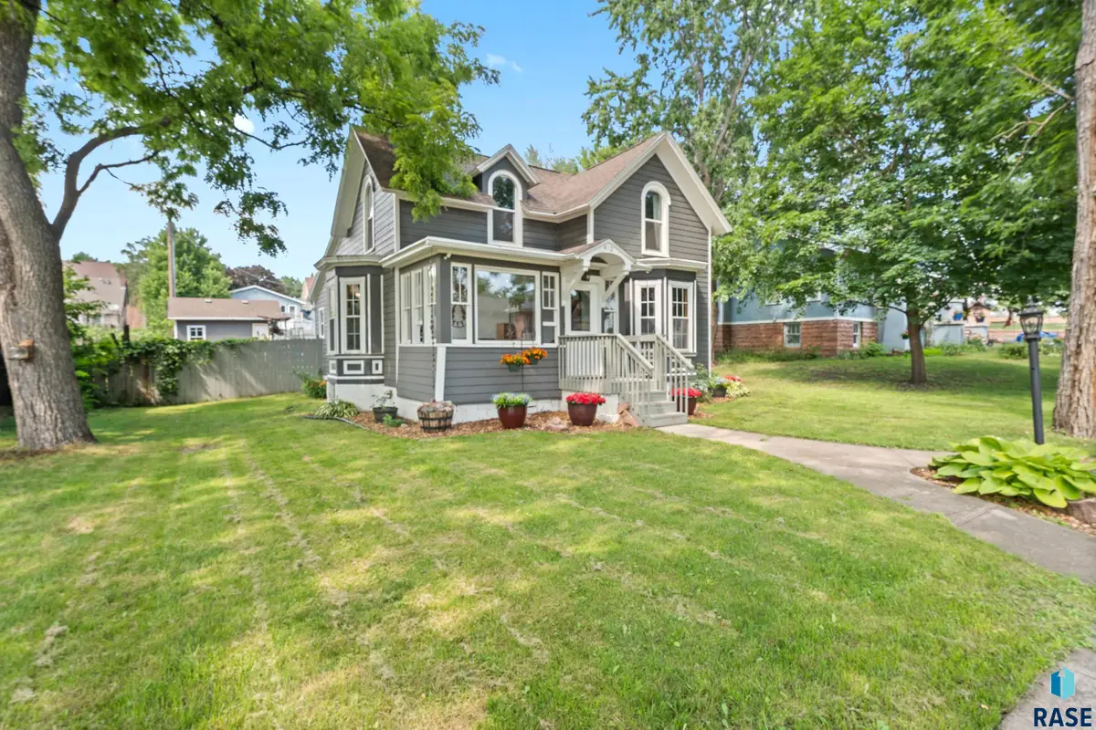 410 E 6th St, Dell Rapids, SD 57022 - #1