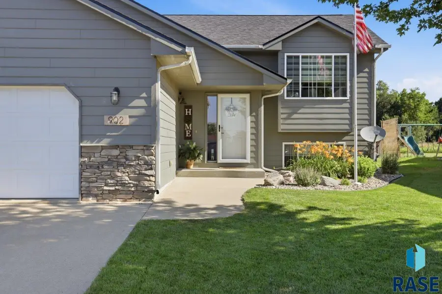 902 Miah St, Harrisburg, SD 57032 - #2
