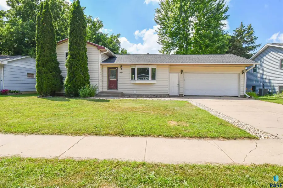 5801 W 51st St, Sioux Falls, SD 57106 - #2