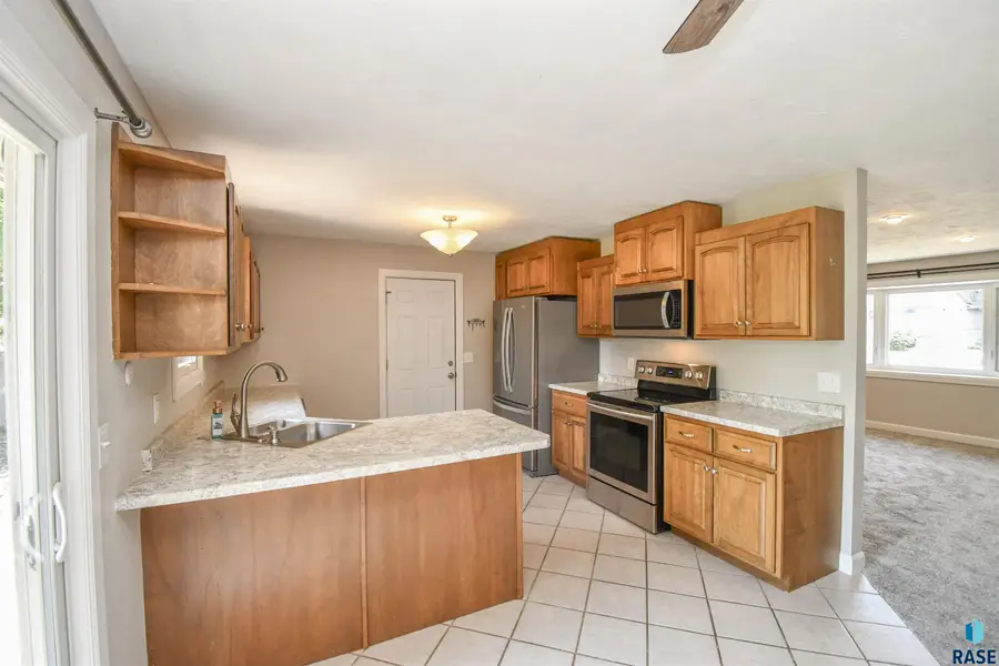 5801 W 51st St, Sioux Falls, SD 57106 - #3