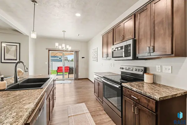 7004 W Belgrave Trl, Sioux Falls, SD 57106