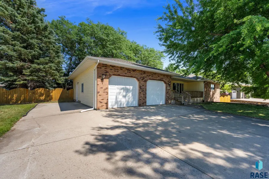 408 N Western Ave, Hartford, SD 57033 - #3