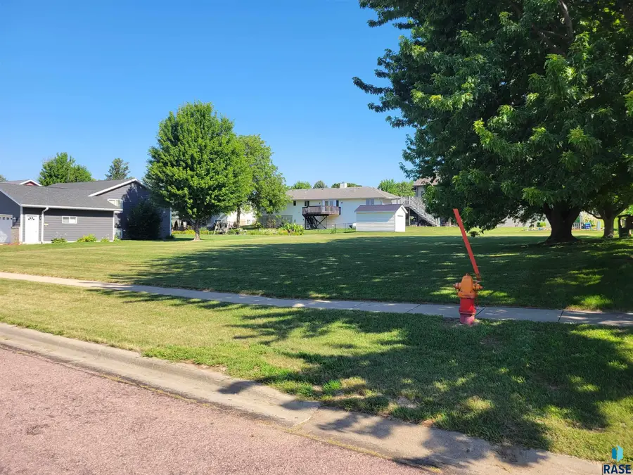 508 Northfield St, Garretson, SD 57030 - #2