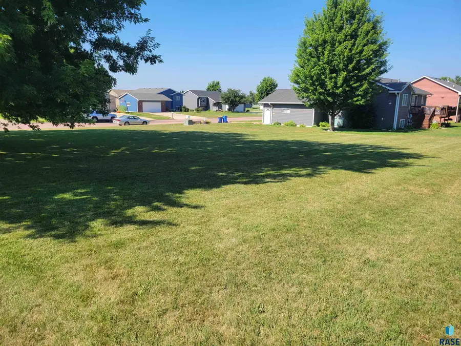 508 Northfield St, Garretson, SD 57030 - #3