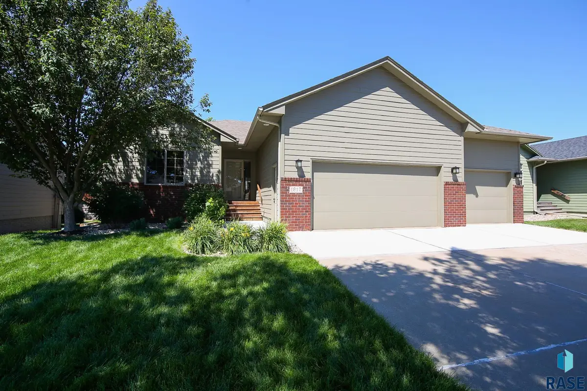 1917 S Shaw Ave, Sioux Falls, SD 57106 - #1
