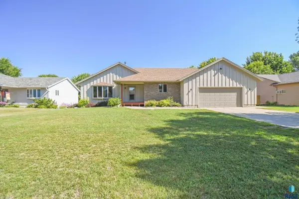 104 E 9th St, Crooks, SD 57020