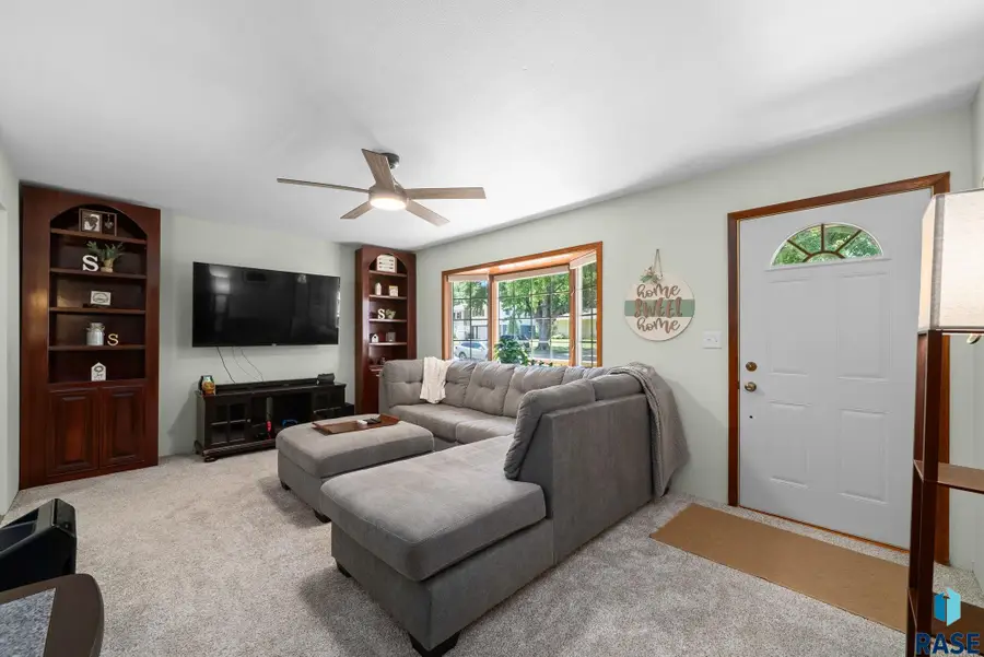 700 S Gardner Dr, Sioux Falls, SD 57103 - #2