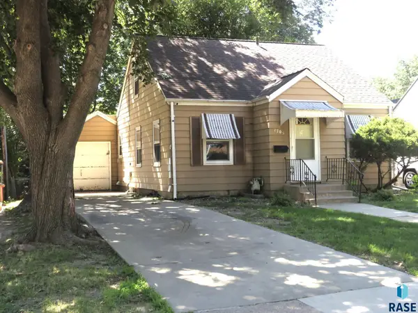 1705 S Lake Ave, Sioux Falls, SD 57103