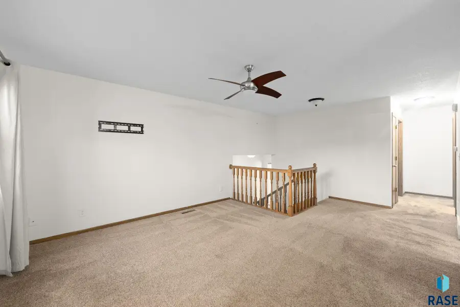 1108 E Dove Trl, Sioux Falls, SD 57108 - #2