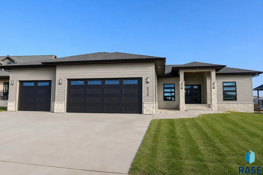 5509 E Morningside Cir, Sioux Falls, SD 57110 - #2
