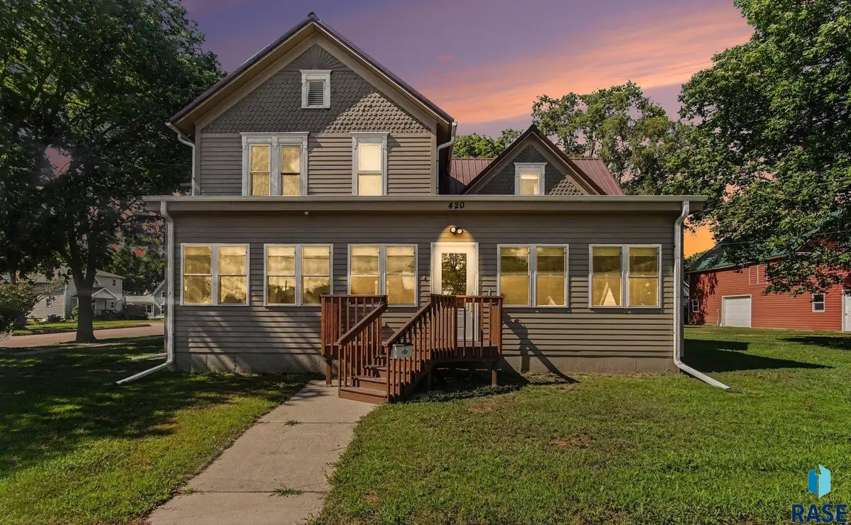 420 W 7th St, Canton, SD 57013 - #1
