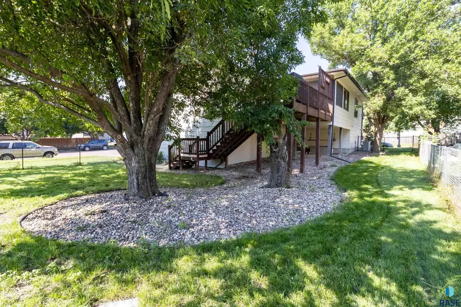 6804 W 51st St, Sioux Falls, SD 57106 - #3