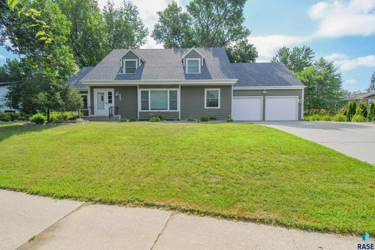 1705 E Edgewood Rd, Sioux Falls, SD 57103 - #1