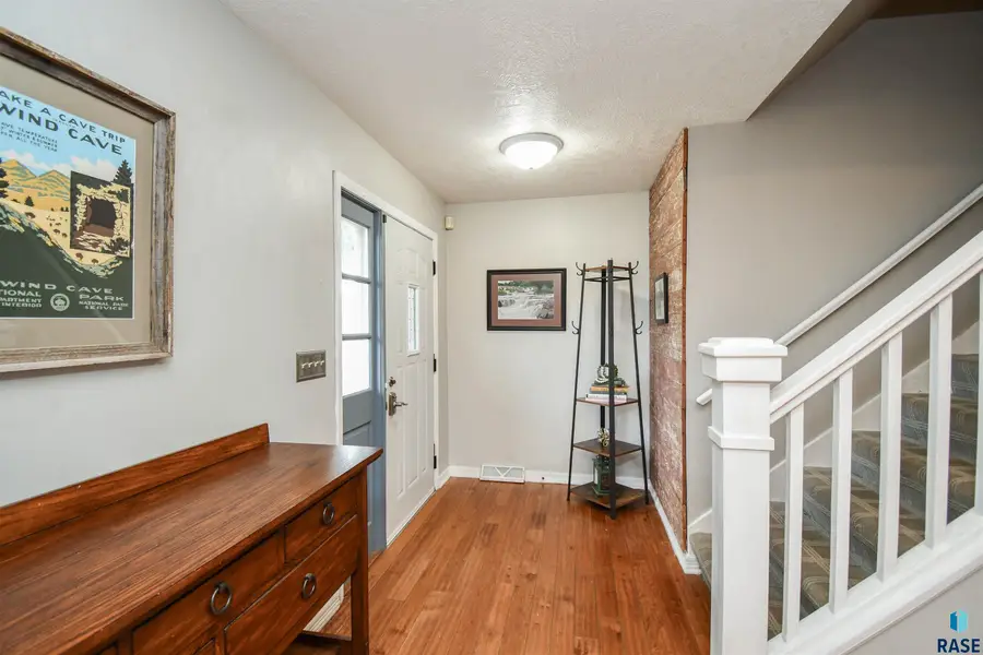 1705 E Edgewood Rd, Sioux Falls, SD 57103 - #3