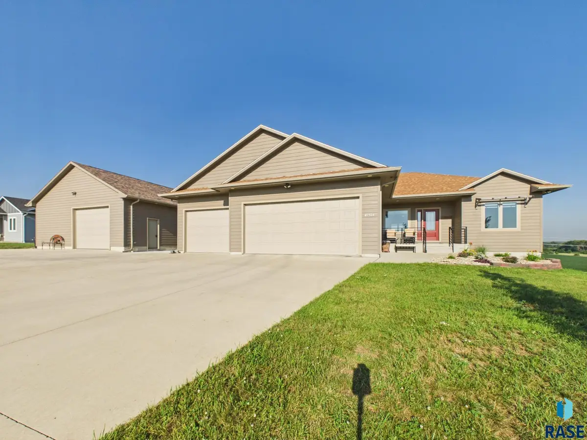 47504 Pony Meadow Ct, Renner, SD 57055 - #1