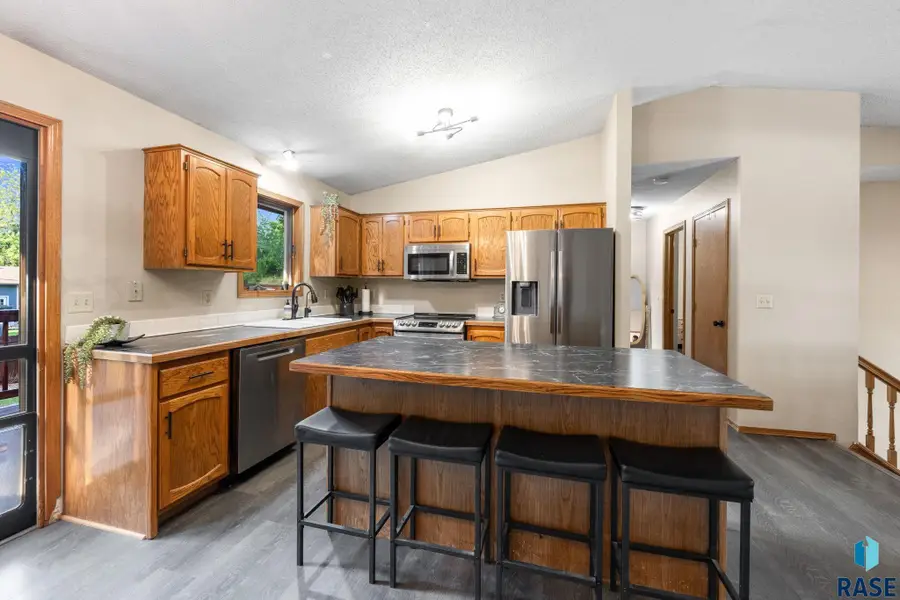 104 W Birchwood Dr, Brandon, SD 57005 - #2
