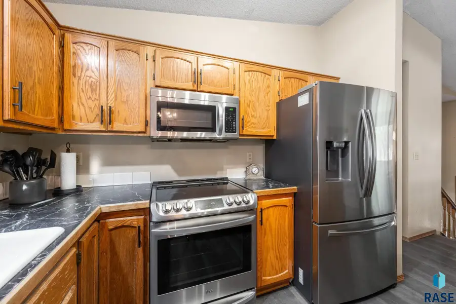 104 W Birchwood Dr, Brandon, SD 57005 - #3